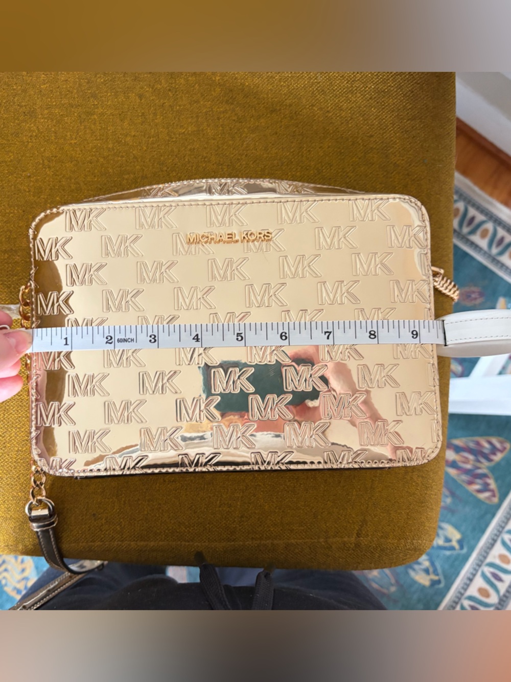 Michael Kors JetSet Crossbody in logo Gold Patent - Picture 9 of 13